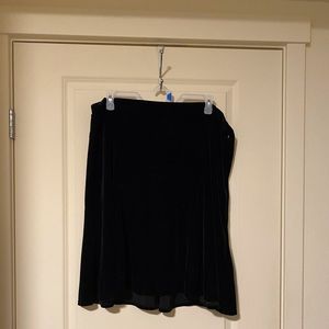 Old Navy Women's Plus Velvet Black Skirt